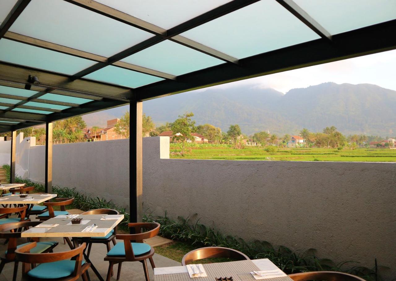 Hotel Santika Garut Extérieur photo