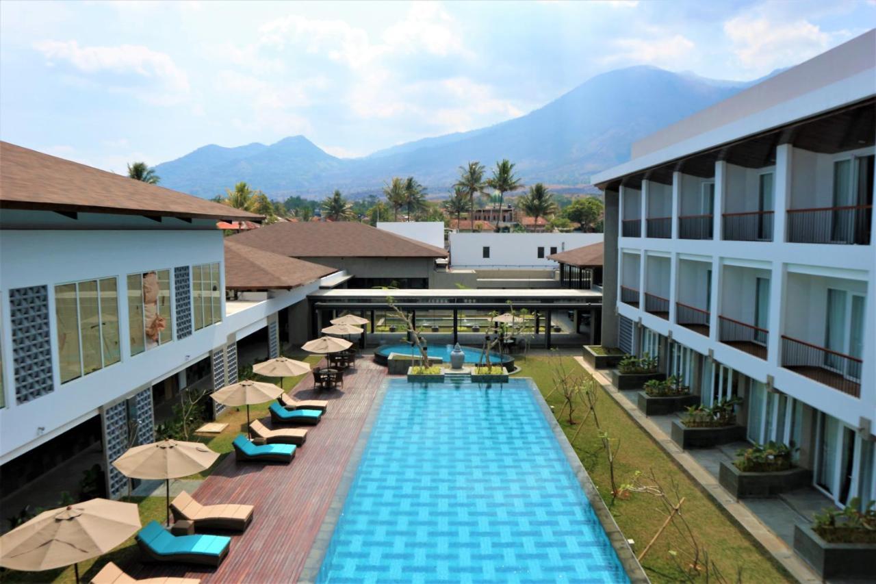 Hotel Santika Garut Extérieur photo