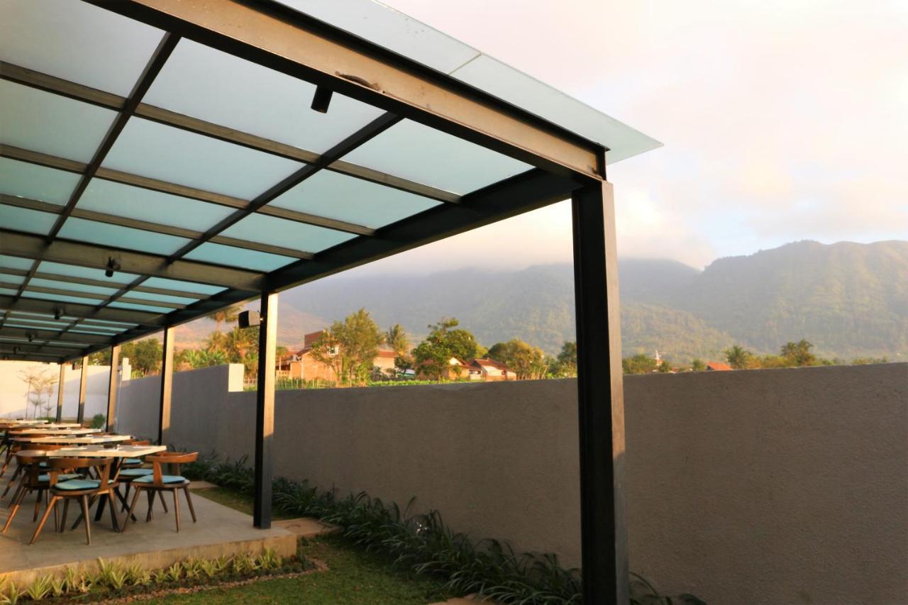 Hotel Santika Garut Extérieur photo