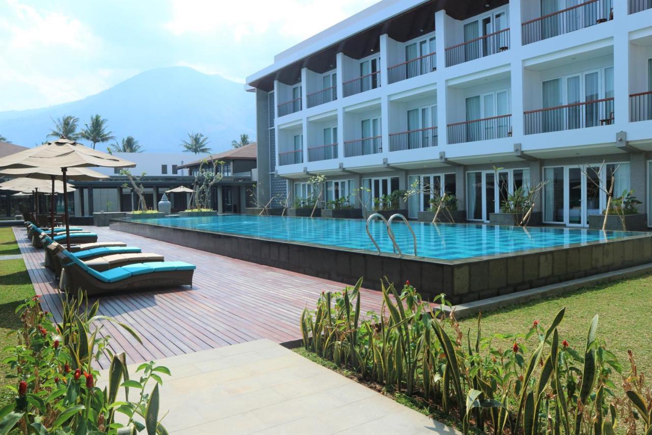 Hotel Santika Garut Extérieur photo